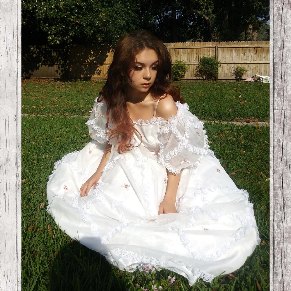VINTAGE GUNNE SAX GOWN